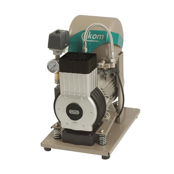 EKOM DK 50 10Z alaplappal 10lit. 6-8 bar
